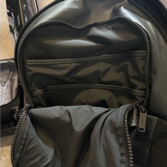 Away Outdoor Backpack 26L - Picture 5 of 5